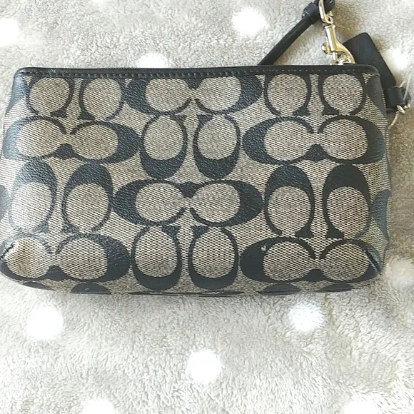 Coach  Wristlet - Picture 4 of 8